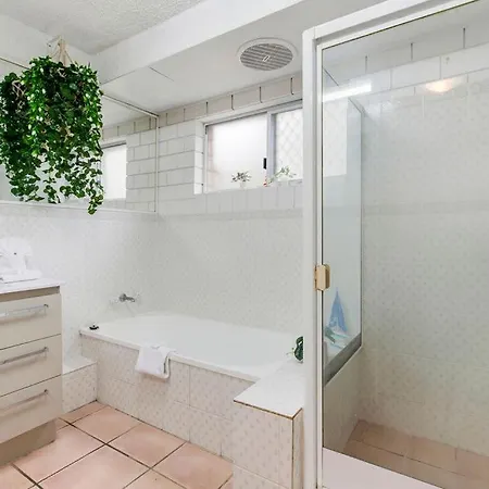Ocean Waves Alexandra Headland Apartment Exterior photo