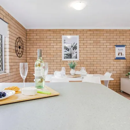 Ocean Waves Alexandra Headland Apartment Exterior photo